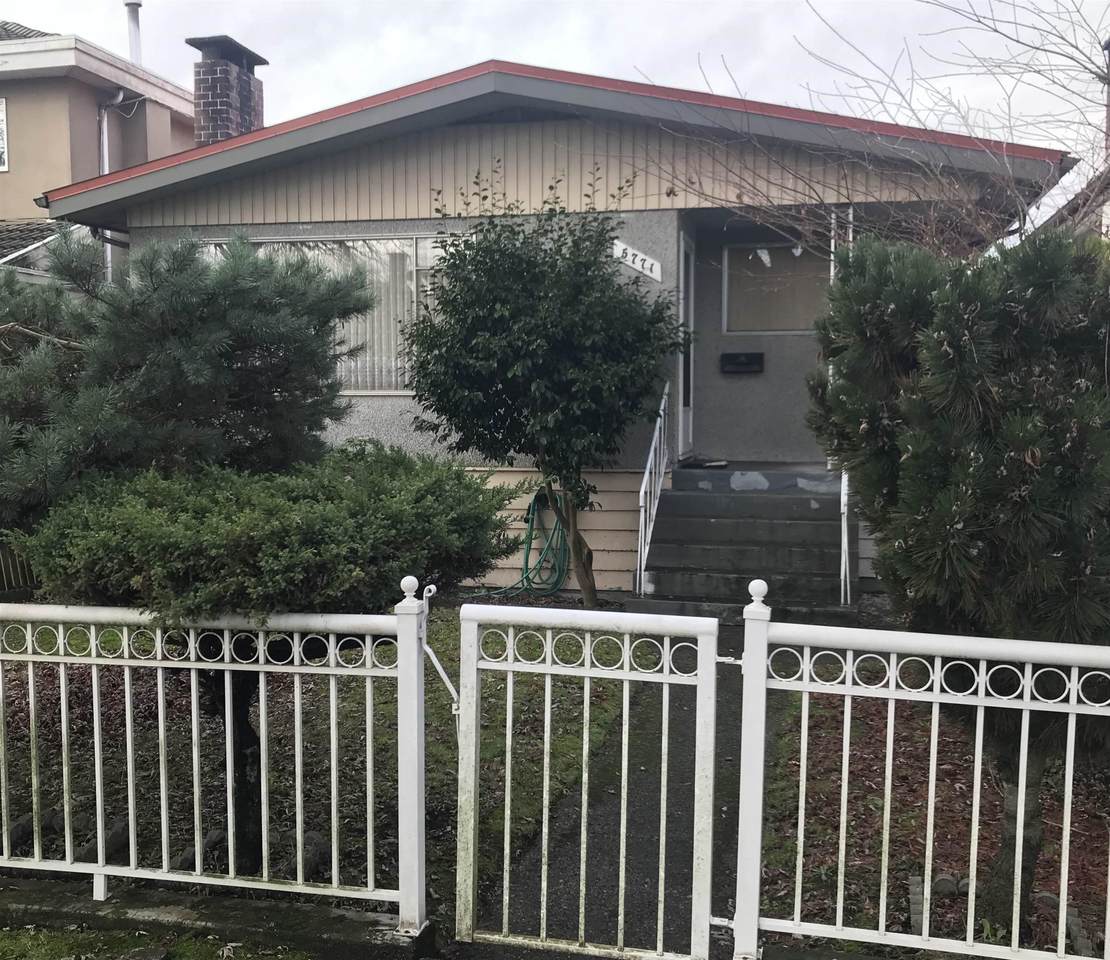 5771 Sherbrooke Street - Photo 1