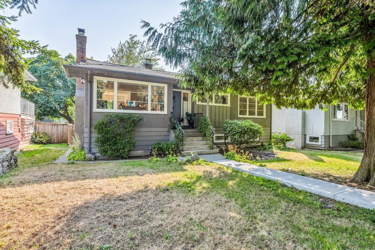 415 26th Street - Photo 1