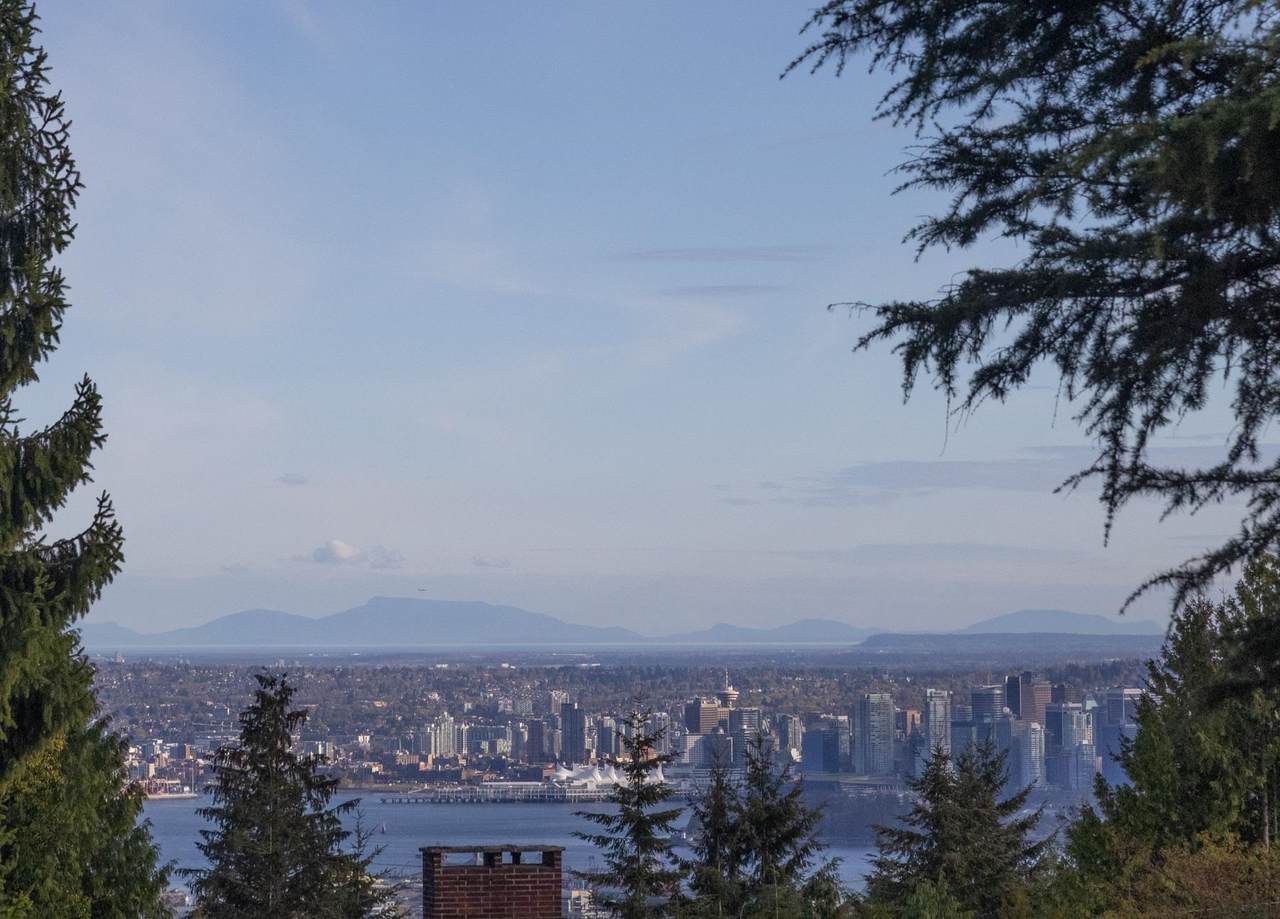 905 Greenwood Road - Photo 1