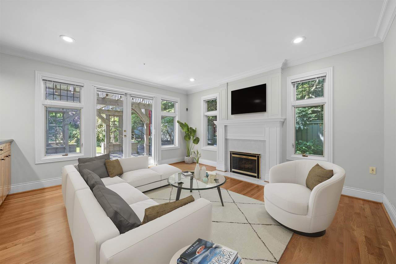 1323 The Crescent - Photo 1