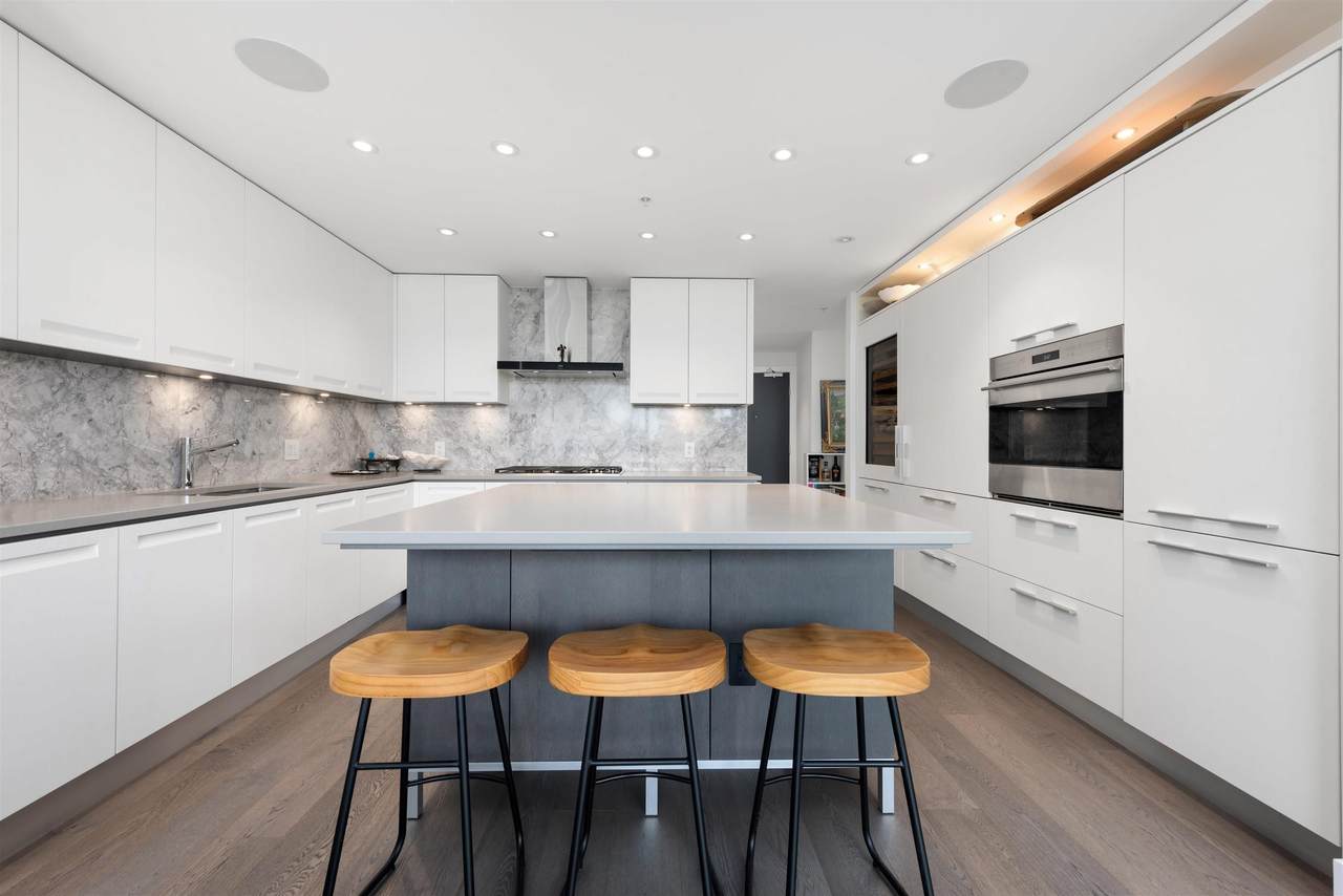 6333 Boulevard - Photo 1