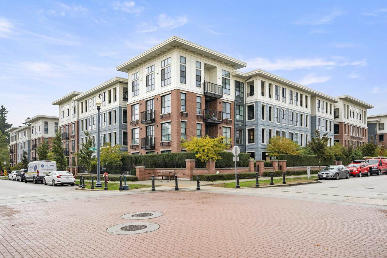 15137 33 Avenue - Photo 1