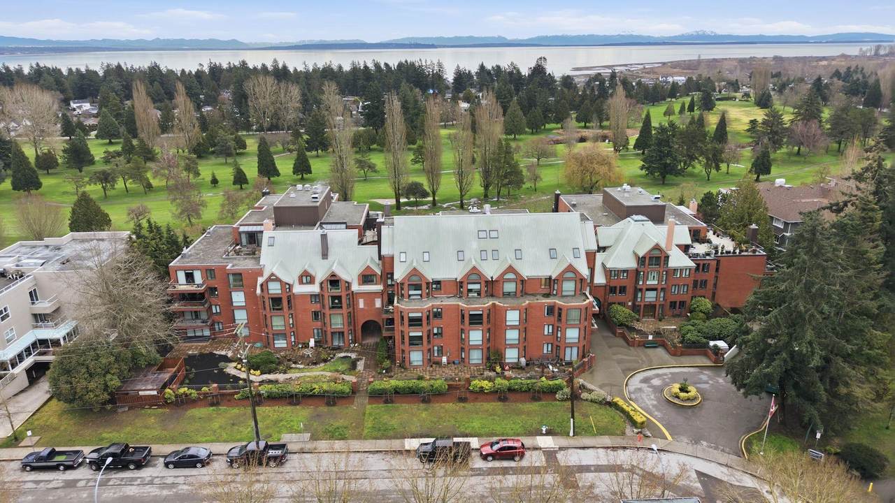 1350 View Crescent - Photo 1