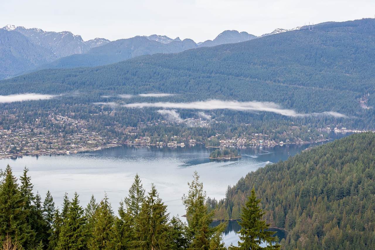 8750 University Crescent - Photo 1