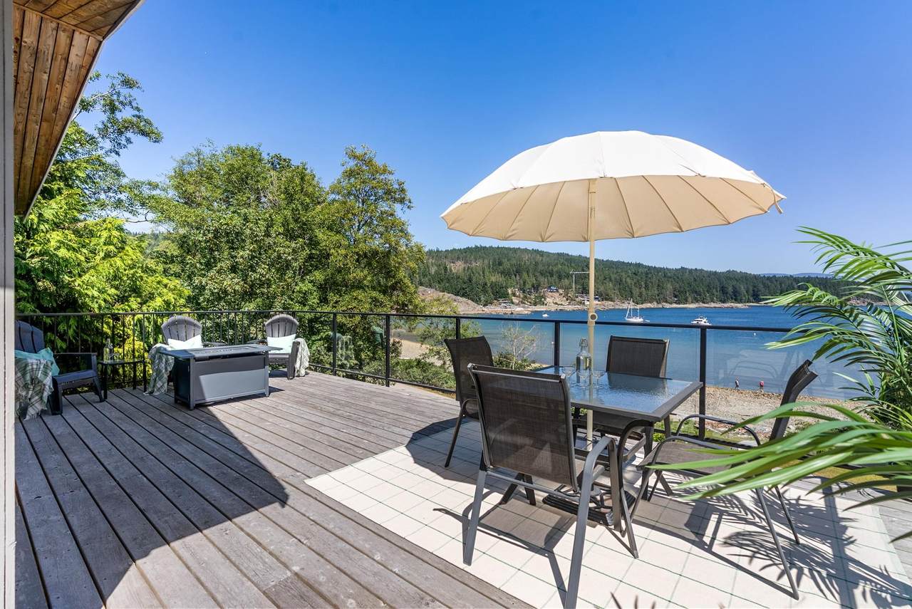7653 Redrooffs Road - Photo 1