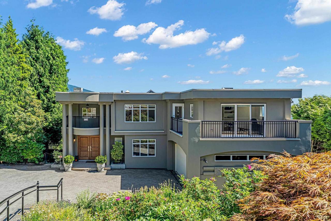 574 St. Andrews Place - Photo 1