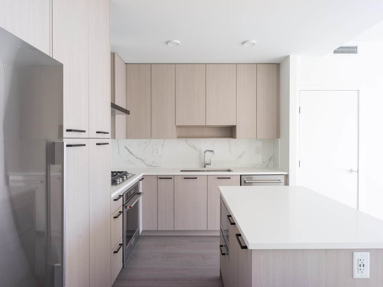 555 Sydney Avenue - Photo 1