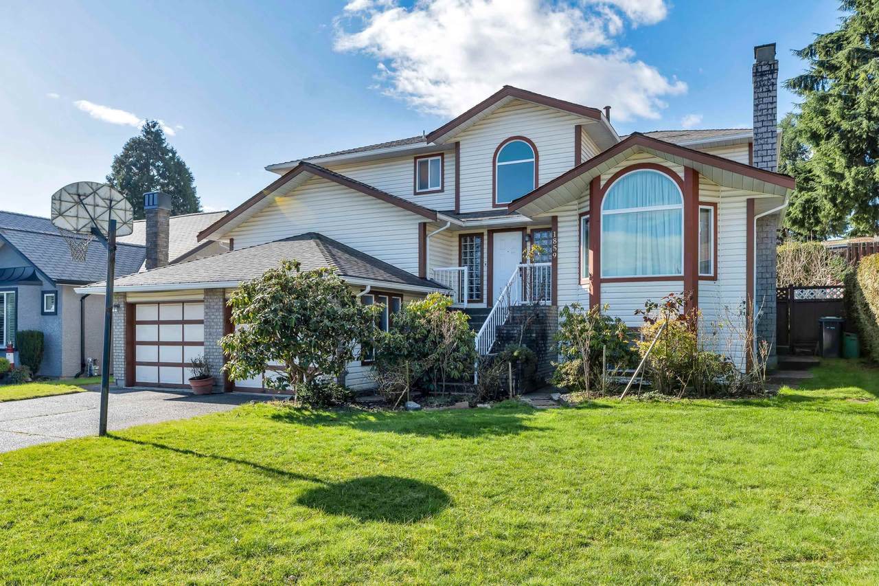 1859 Walnut Crescent - Photo 1