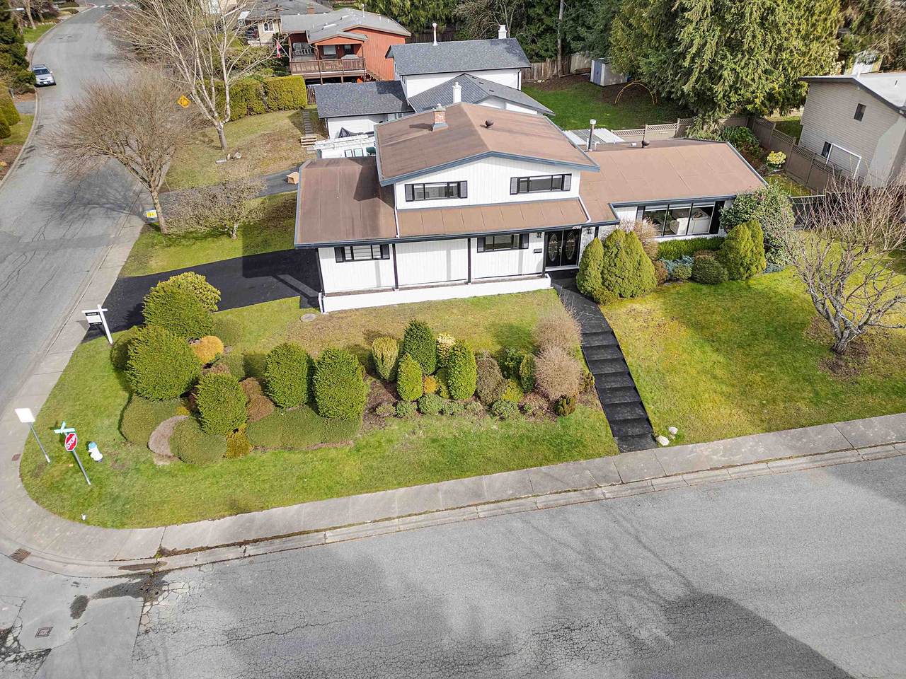 6788 Stoney Crescent - Photo 1