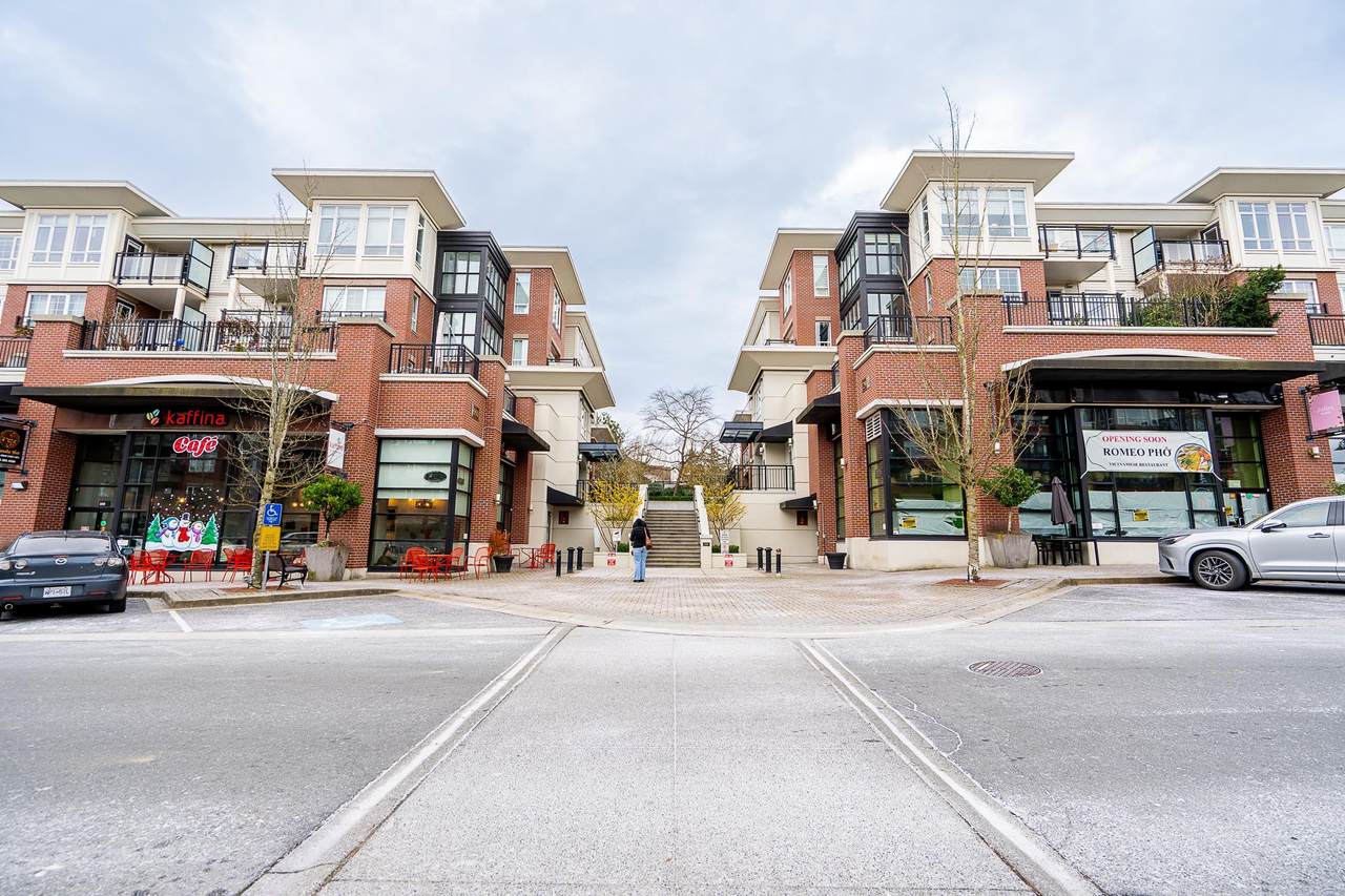 2950 King George Boulevard - Photo 1