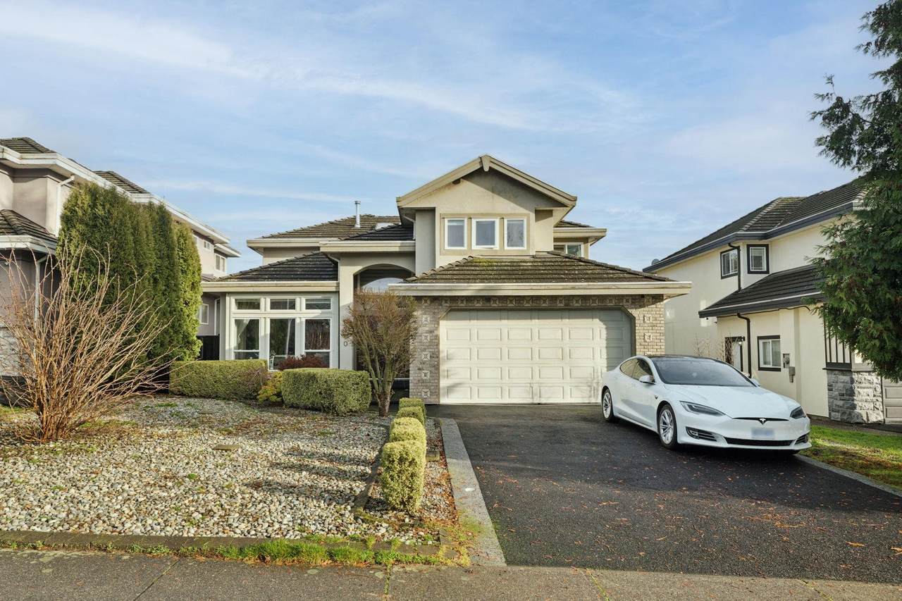 6740 150A Street - Photo 1