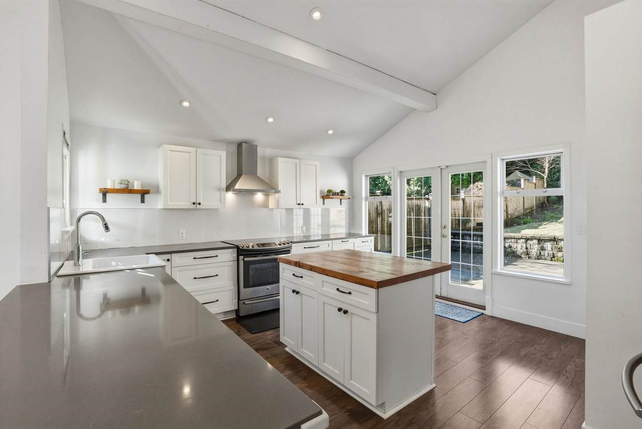 3015 Royal Avenue - Photo 1