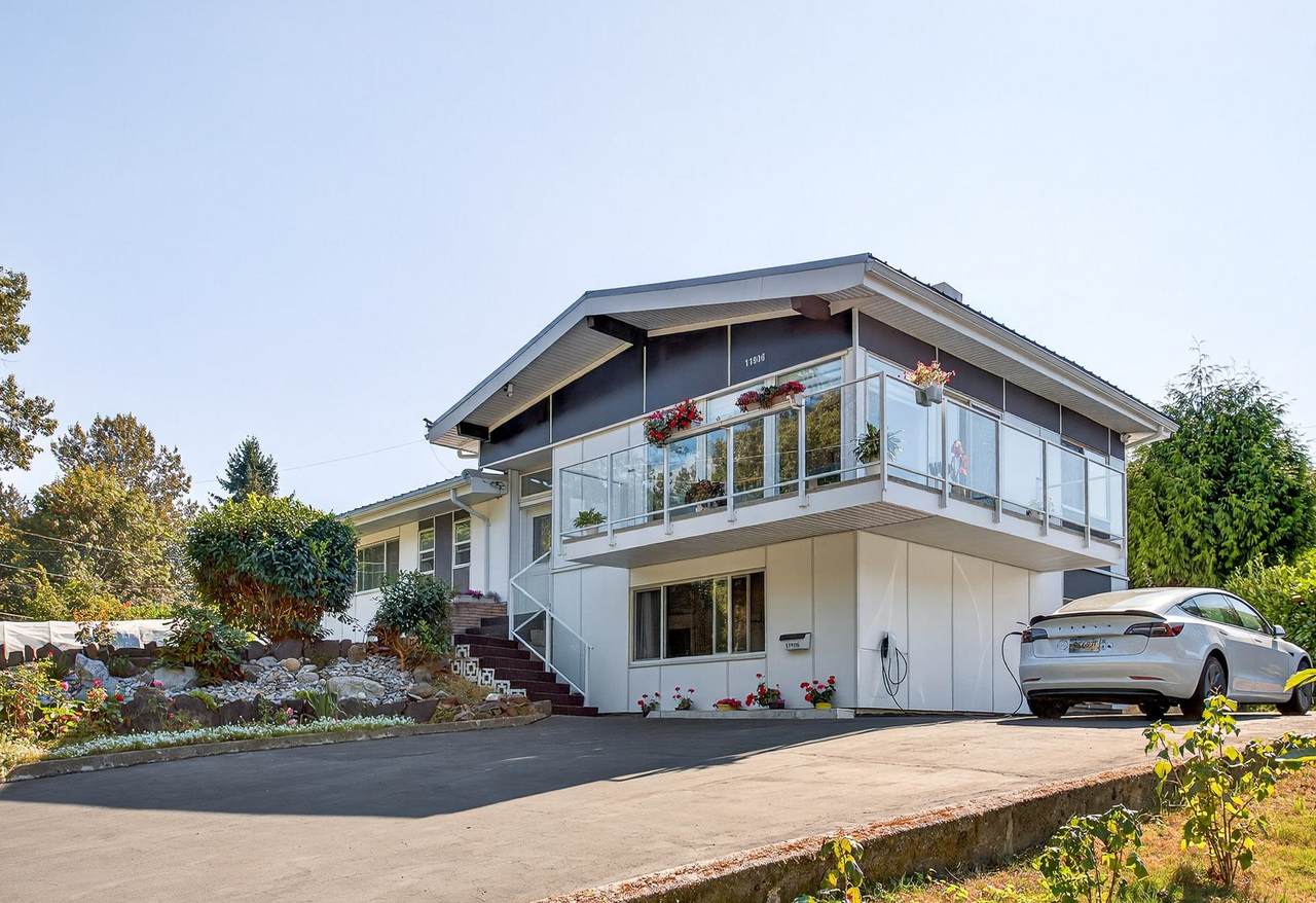 11906 100 Avenue - Photo 1