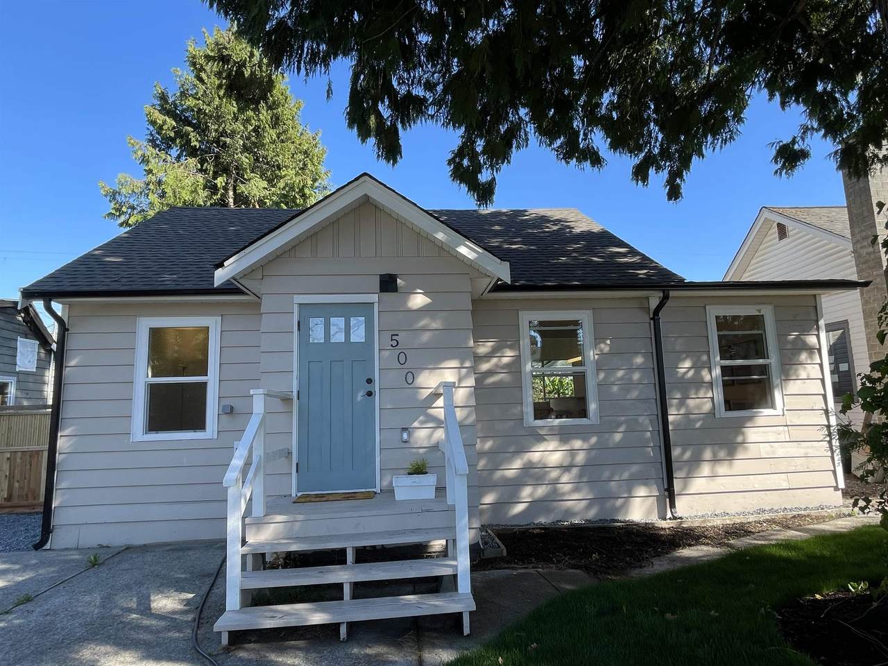 500 Douglas Crescent - Photo 1