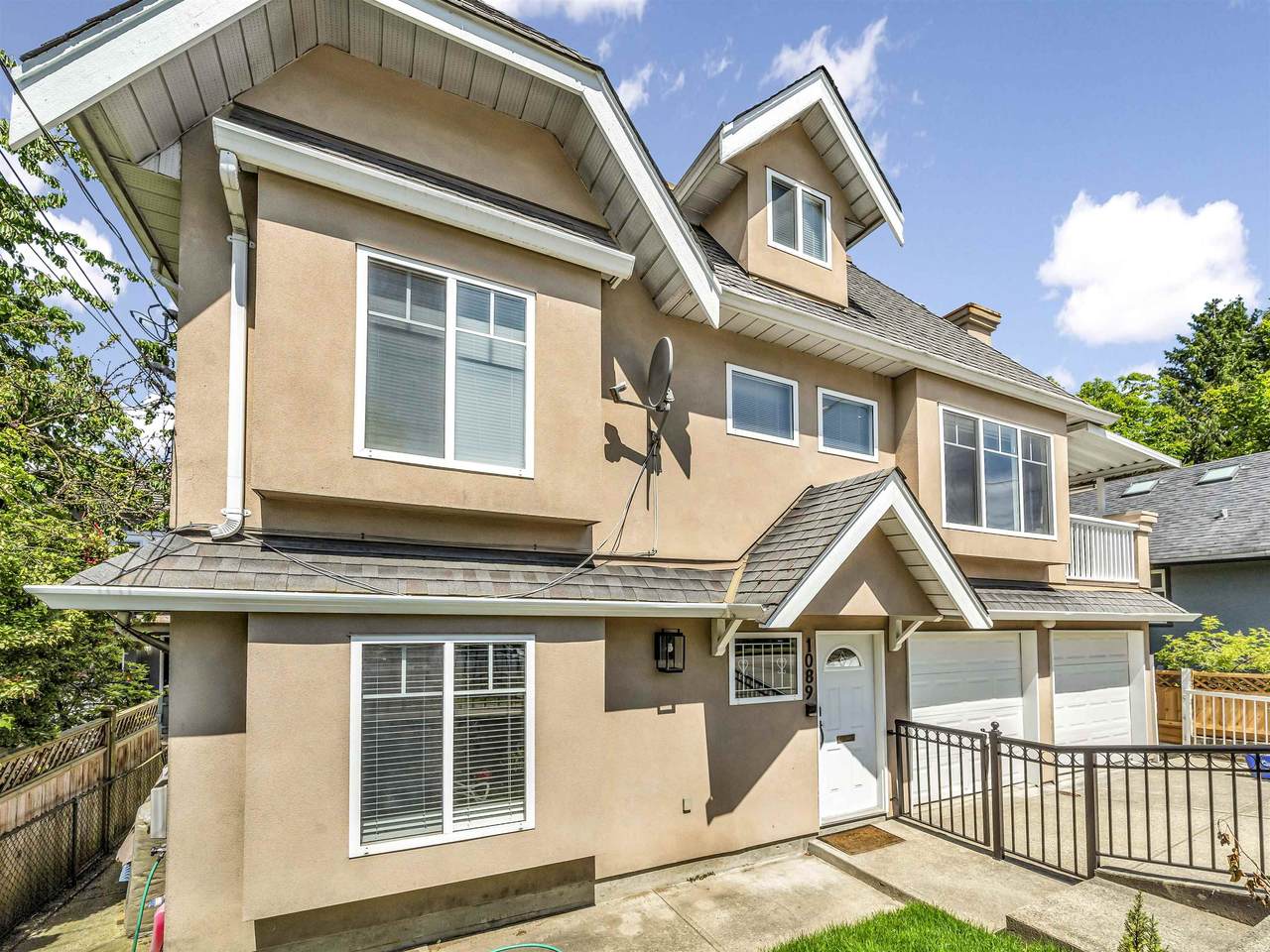 1089 King Edward Avenue - Photo 1
