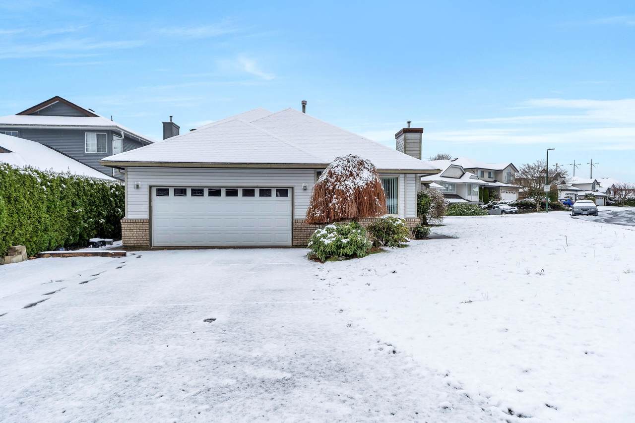 1372 Oxford Street - Photo 1