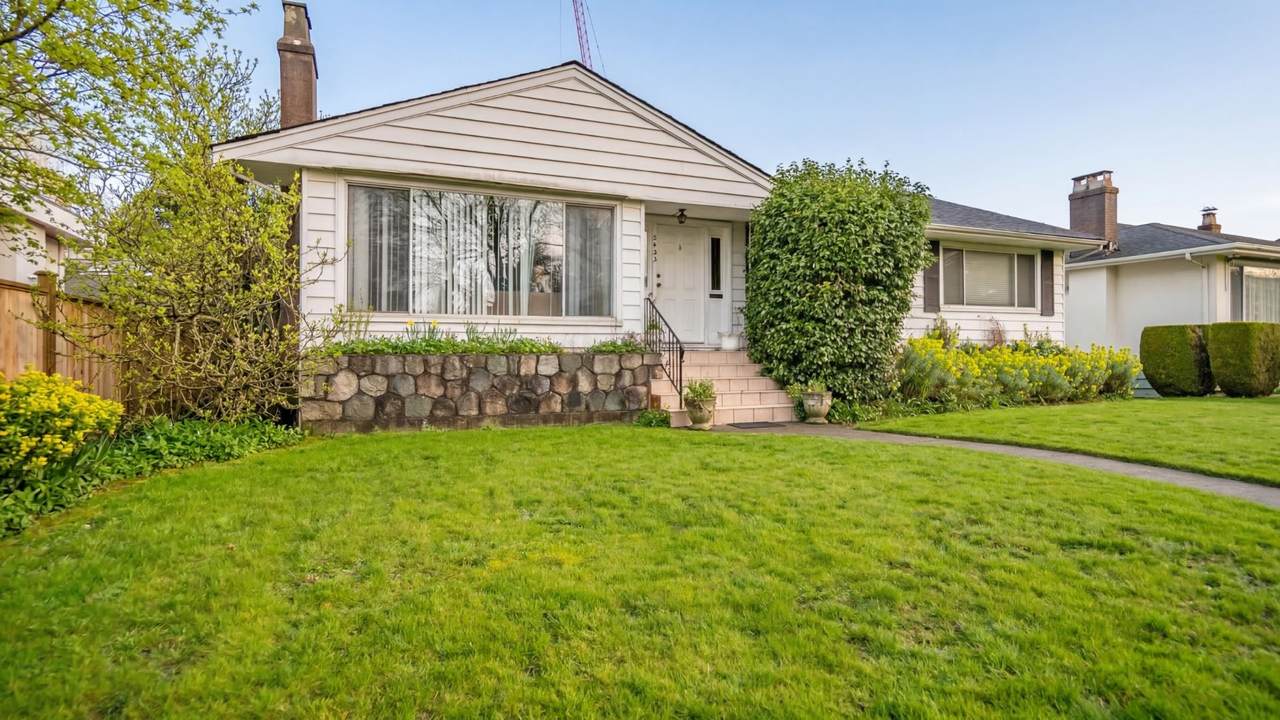 5433 Ash Street - Photo 1