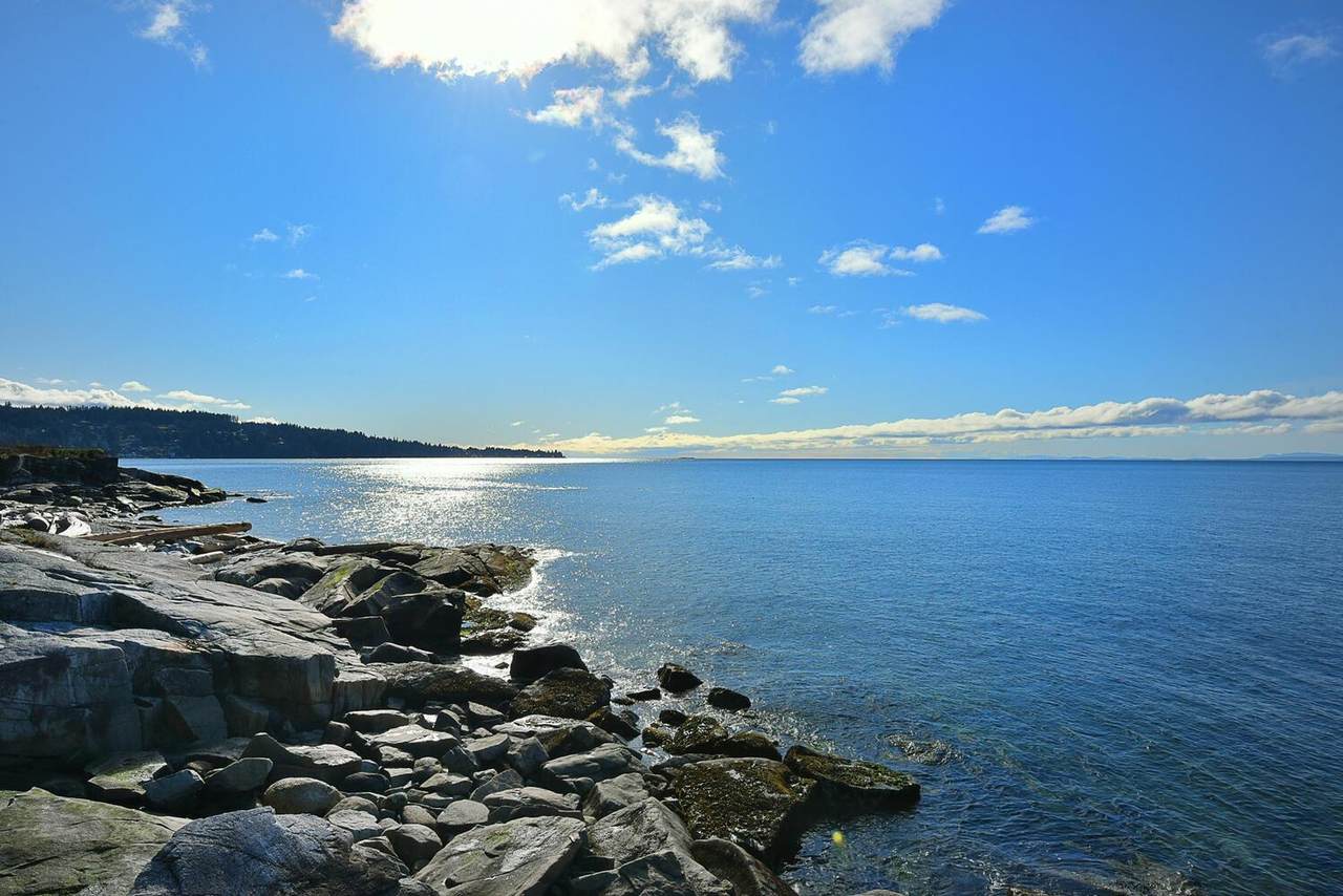 5907 Sunshine Coast Highway - Photo 1