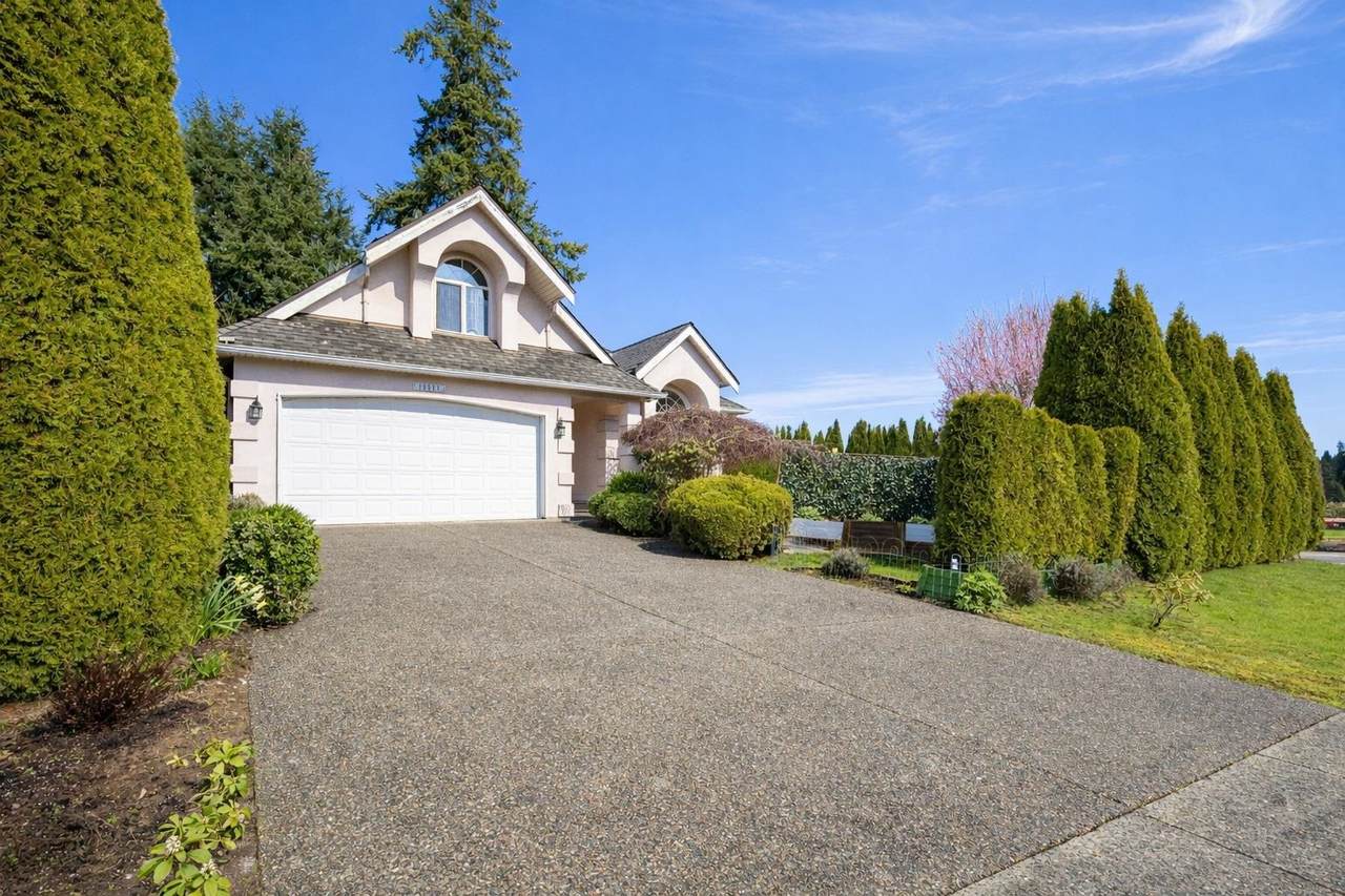 16583 10 Avenue - Photo 1
