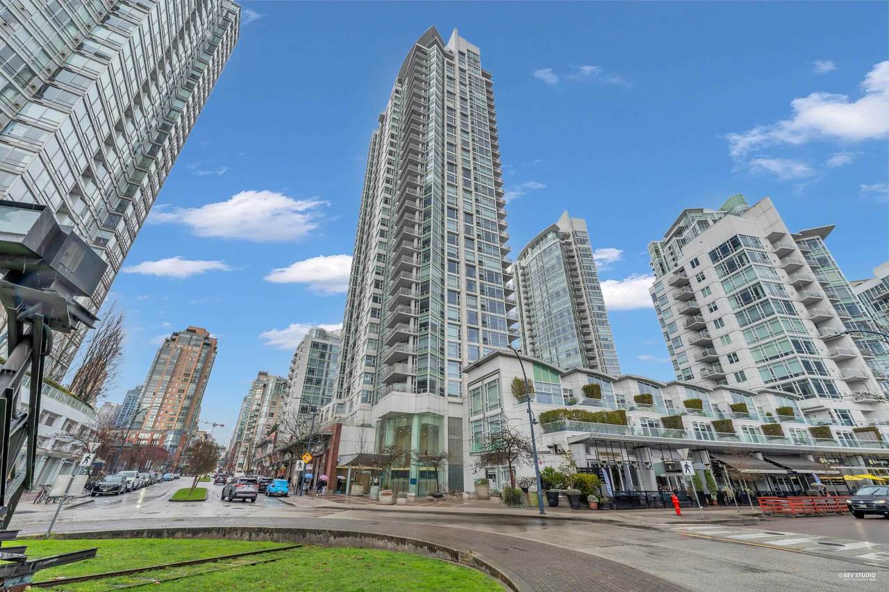 1199 Marinaside Crescent - Photo 1
