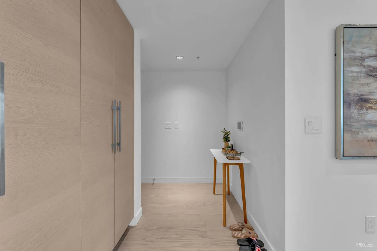 1289 Hornby Street - Photo 1