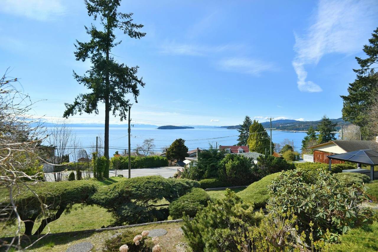 5218 Sunshine Coast Highway - Photo 1