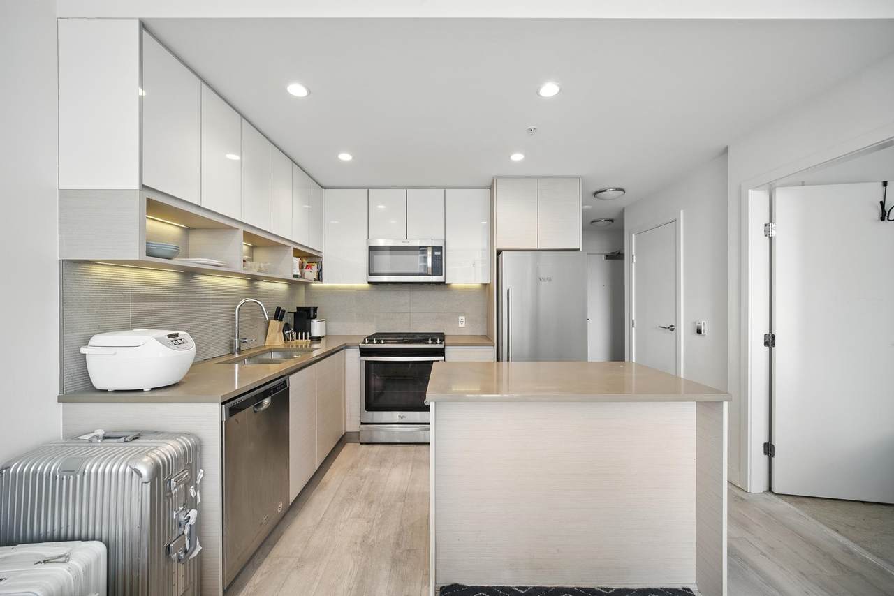 8850 University Crescent - Photo 1