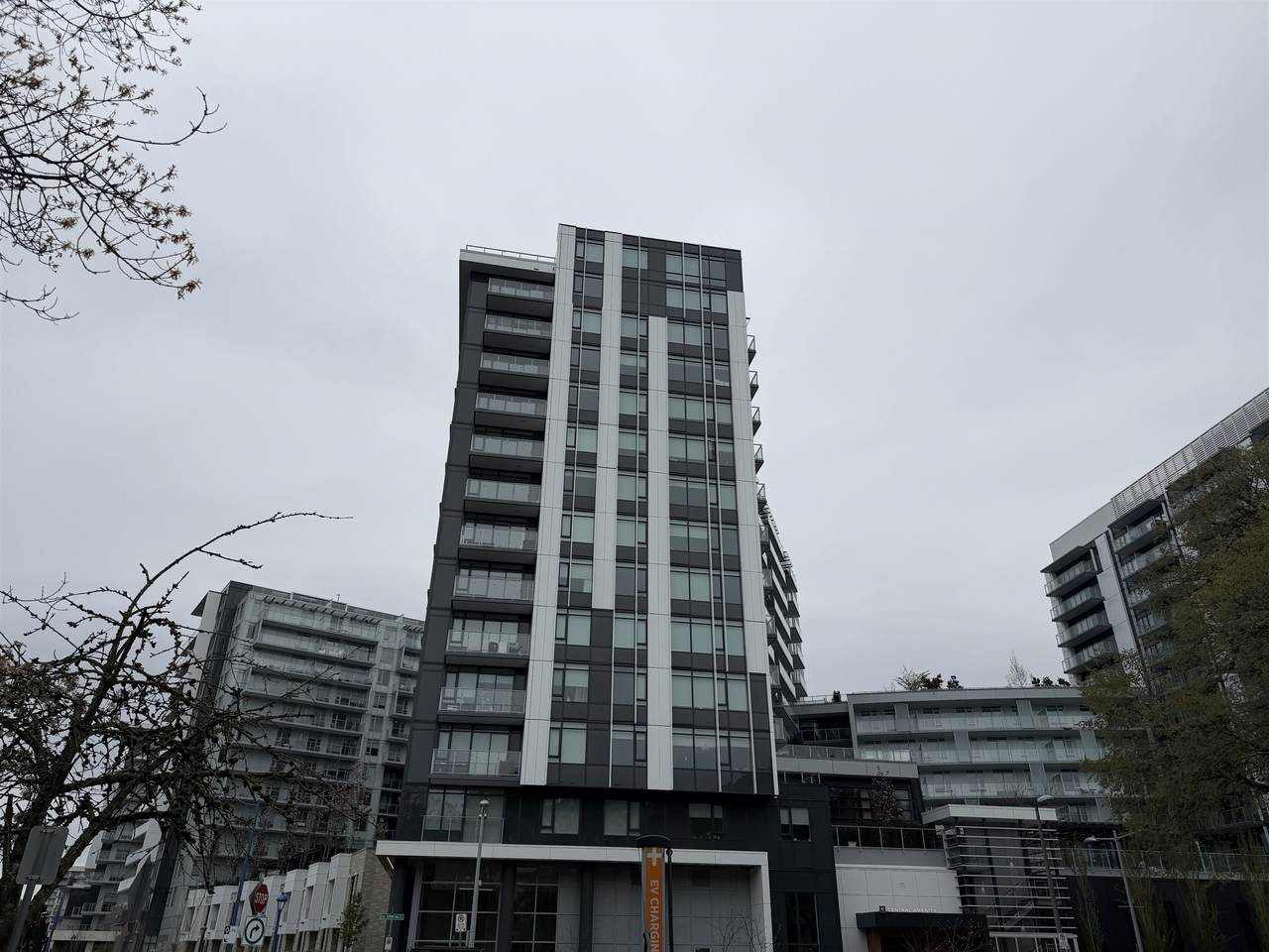 6808 Minoru Boulevard - Photo 1