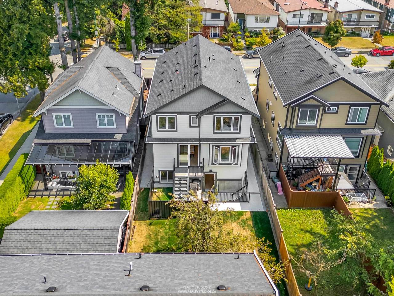 5221 Clarendon Street - Photo 1