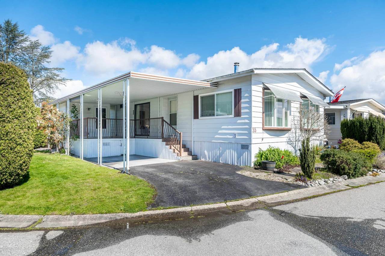 2120 King George Boulevard - Photo 1