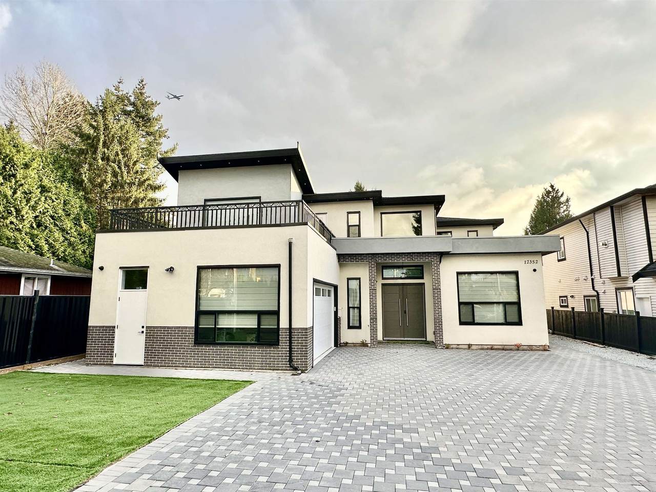12352 96 Avenue - Photo 1