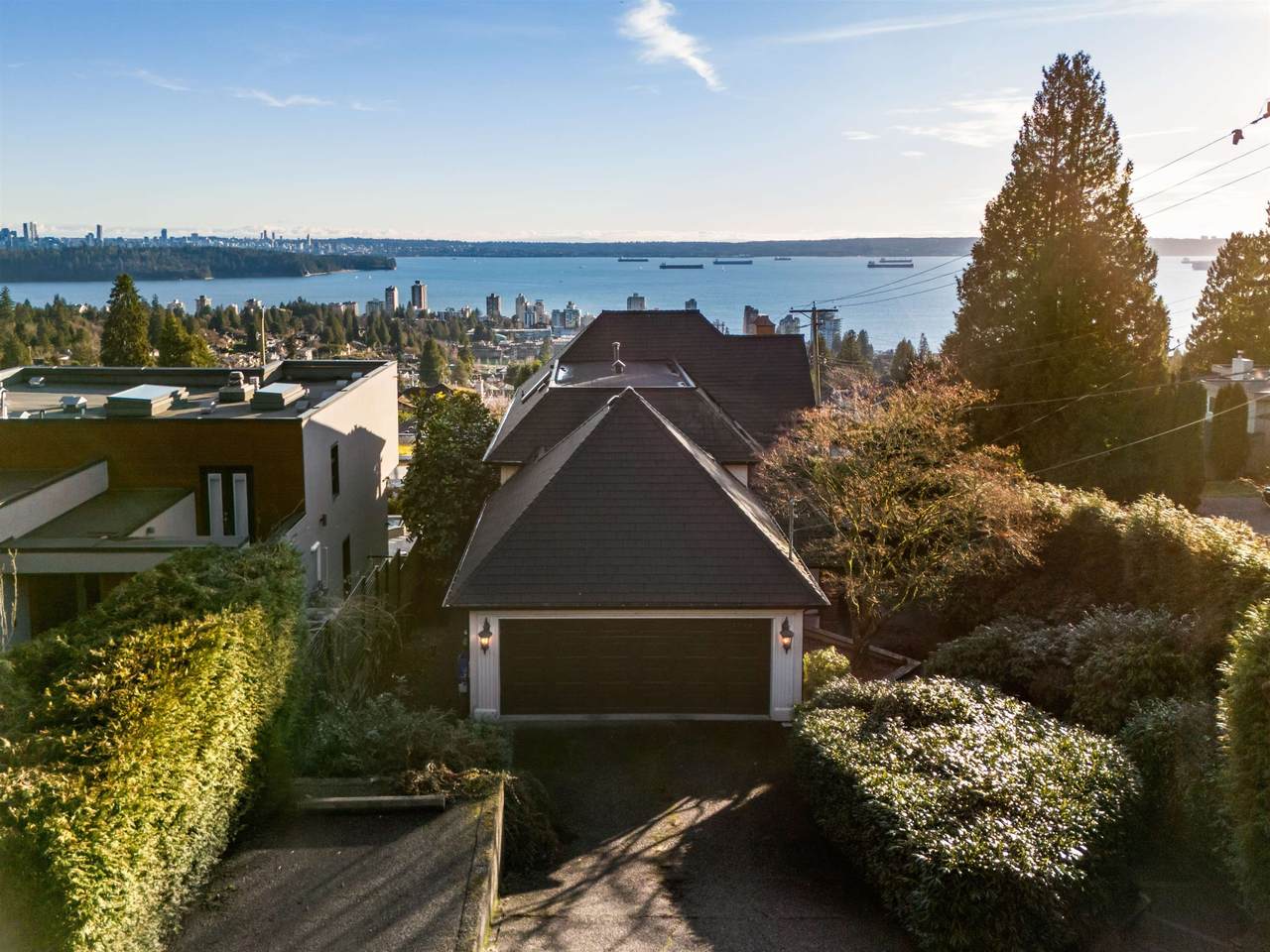 2198 Rosebery Avenue - Photo 1