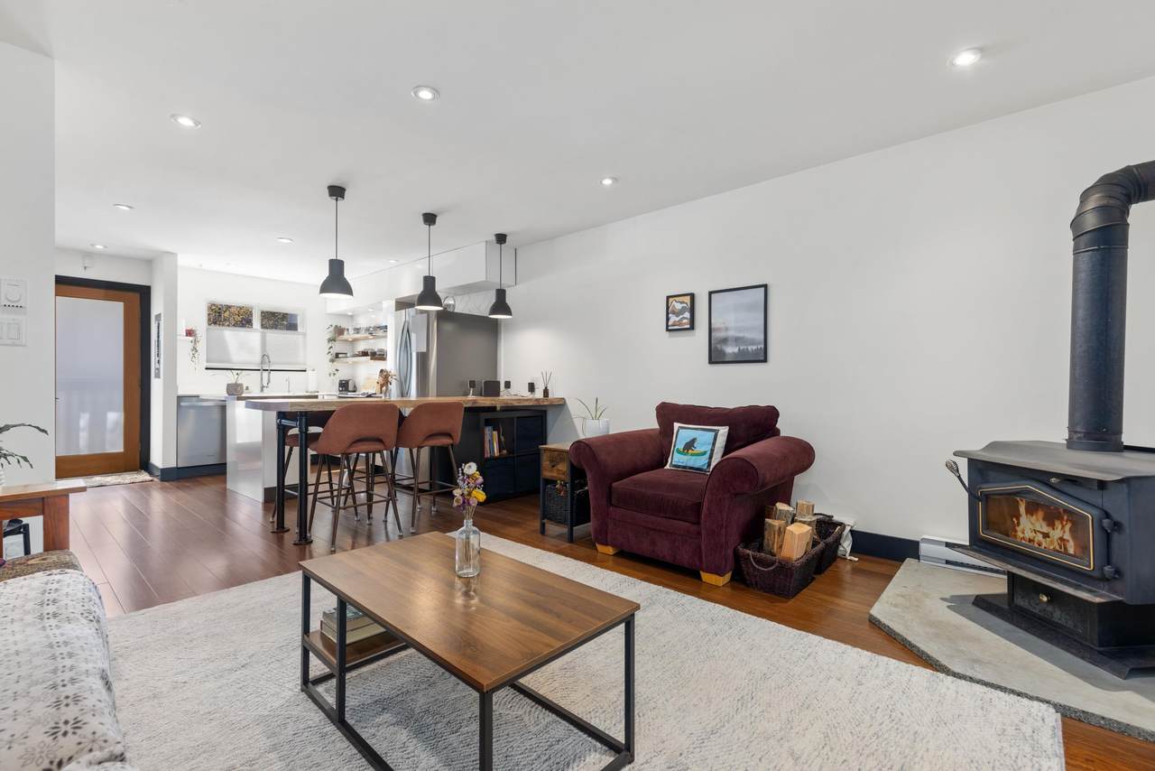 1470 Laurel Street - Photo 1