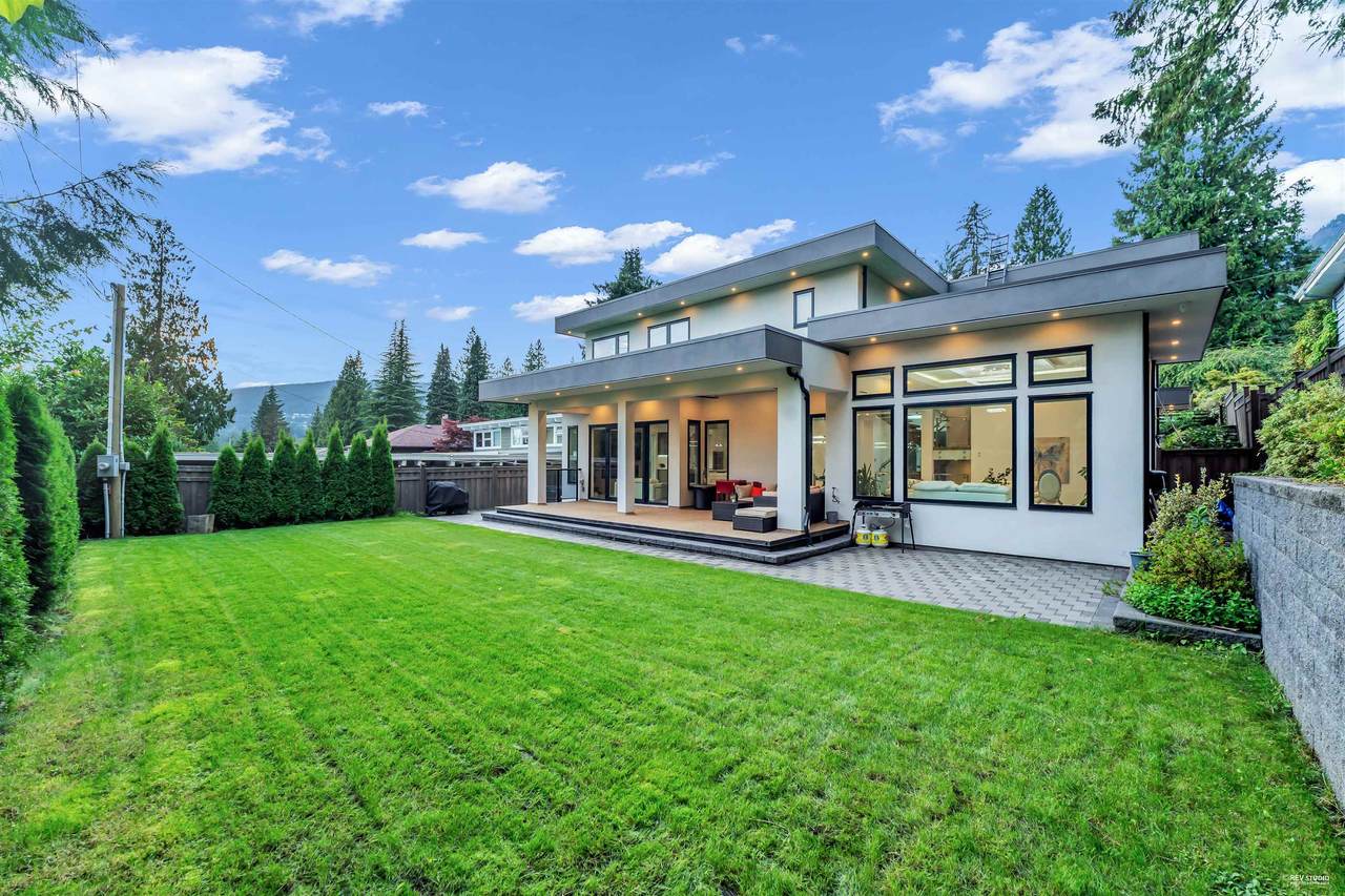929 Canyon Boulevard - Photo 1
