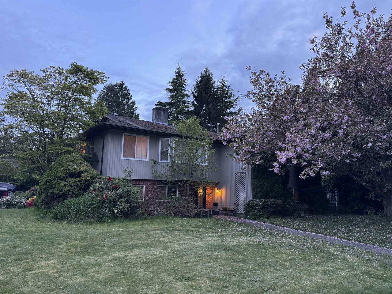 12690 26 Avenue - Photo 1