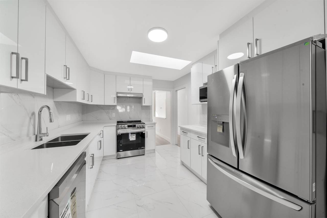 5811 Sprott Street - Photo 1