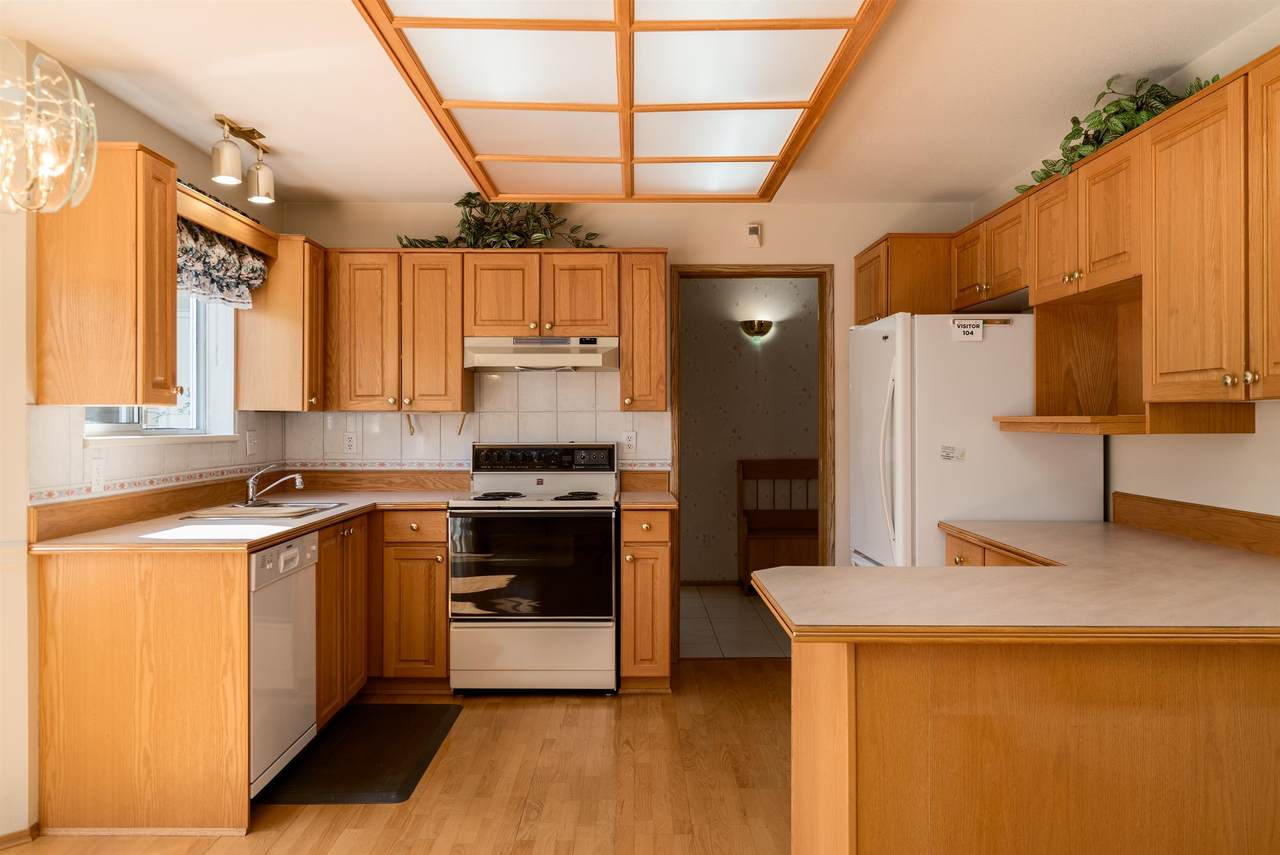 6875 121 Street - Photo 1