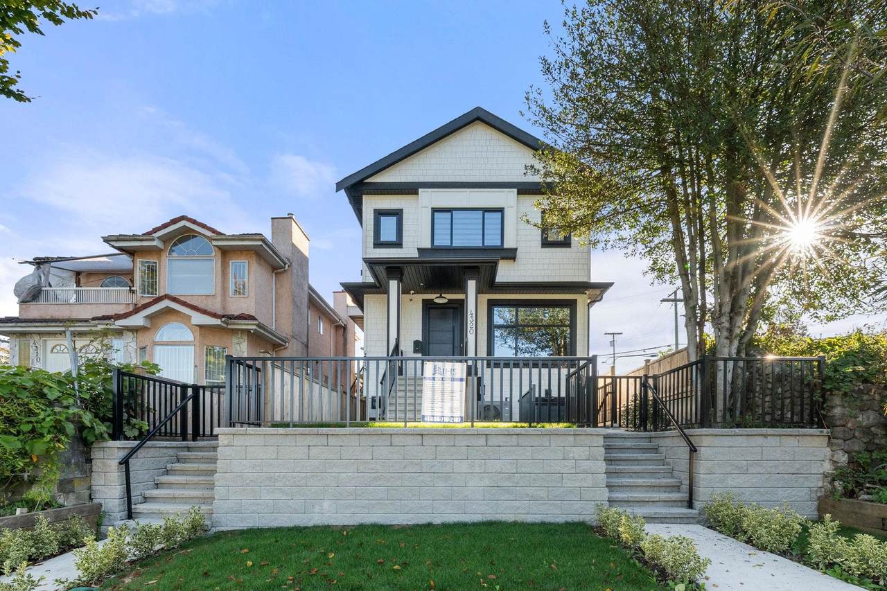 4318 Nanaimo Street - Photo 1