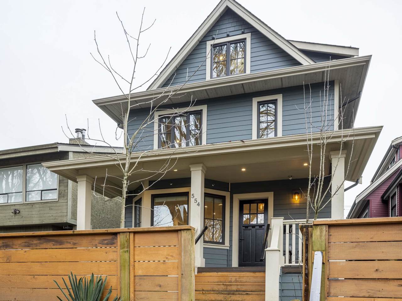 554 10th Avenue - Photo 1