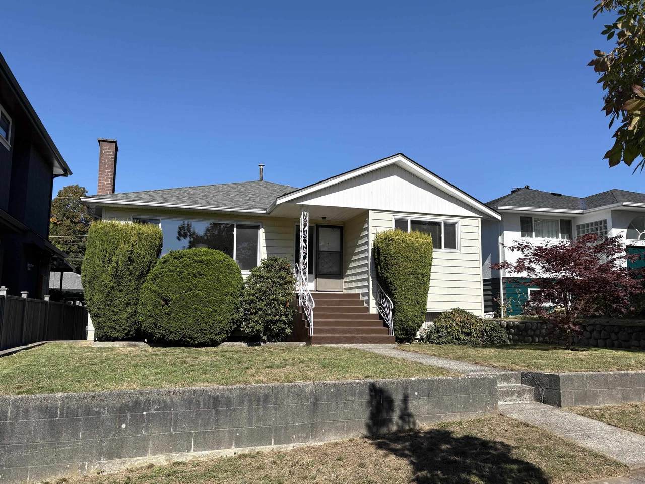 2717 Waverley Avenue - Photo 1