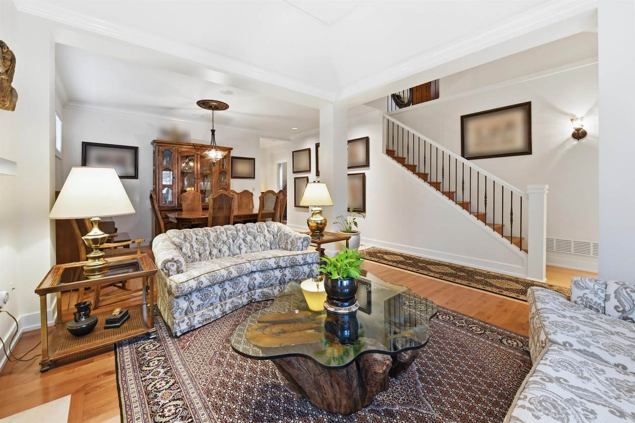 18088 8 Avenue - Photo 1