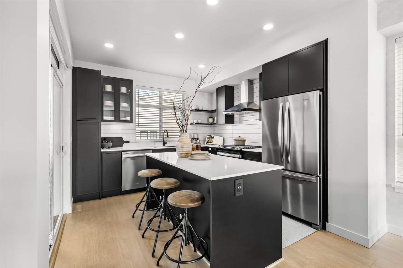 2891 Montrose Avenue - Photo 1