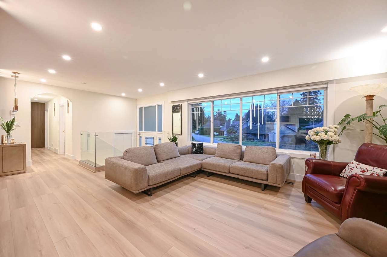 1409 Windsor Crescent - Photo 1
