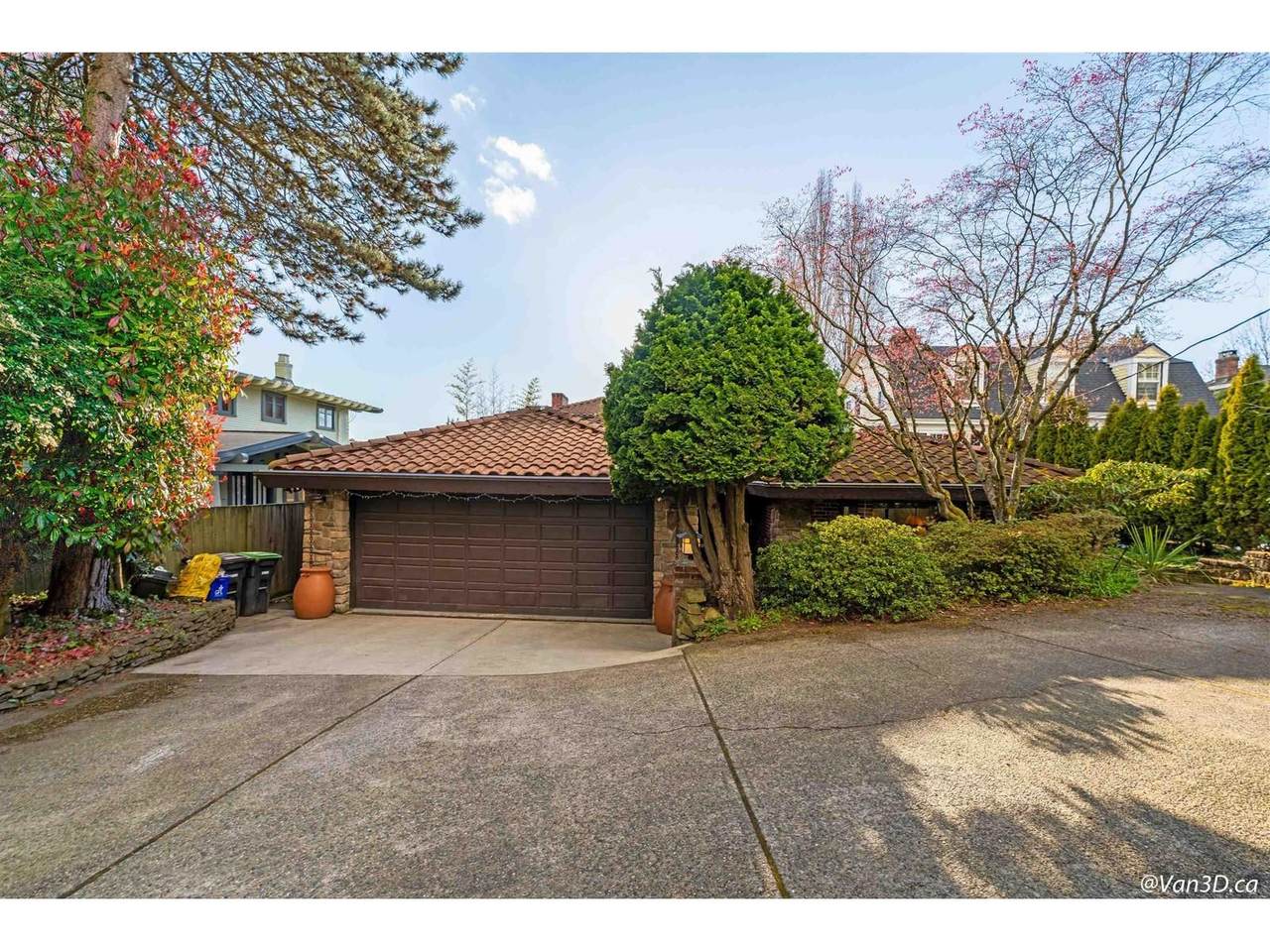 6785 Boulevard Avenue - Photo 1