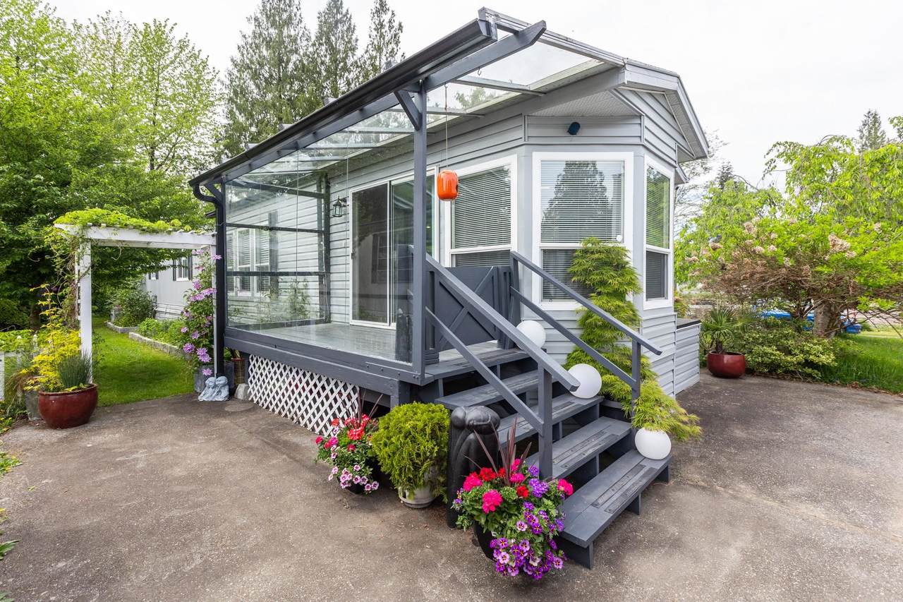23387 70A Avenue - Photo 1