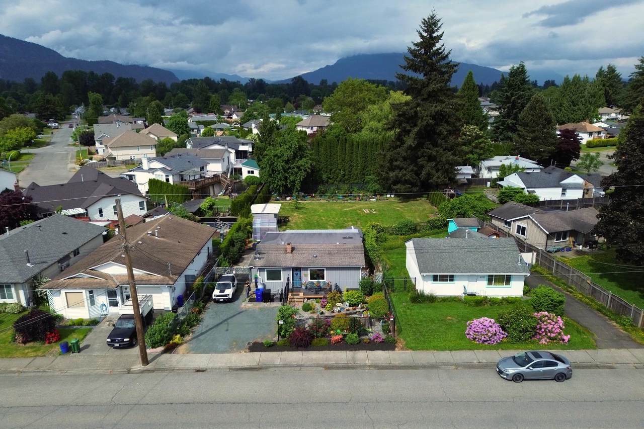 45573 Wellington Avenue - Photo 1