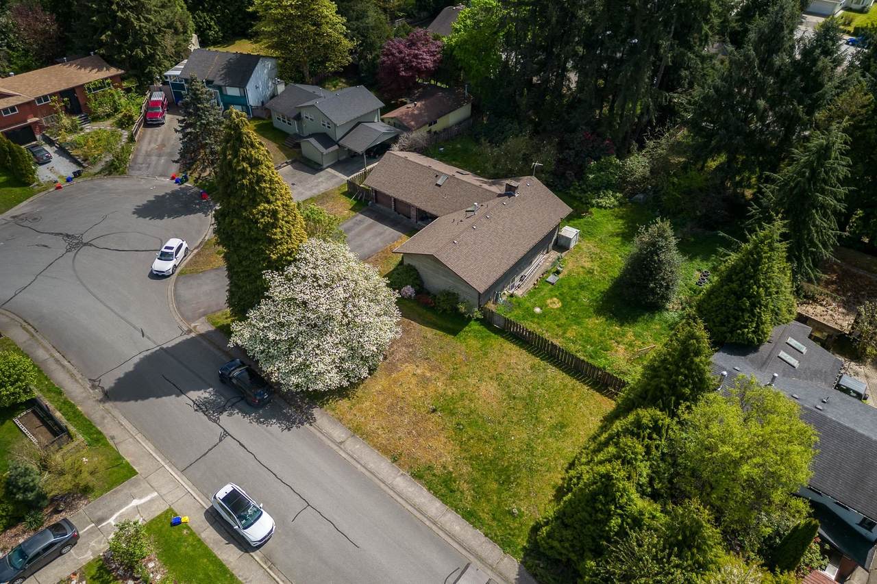 21190 Glenwood Avenue - Photo 1