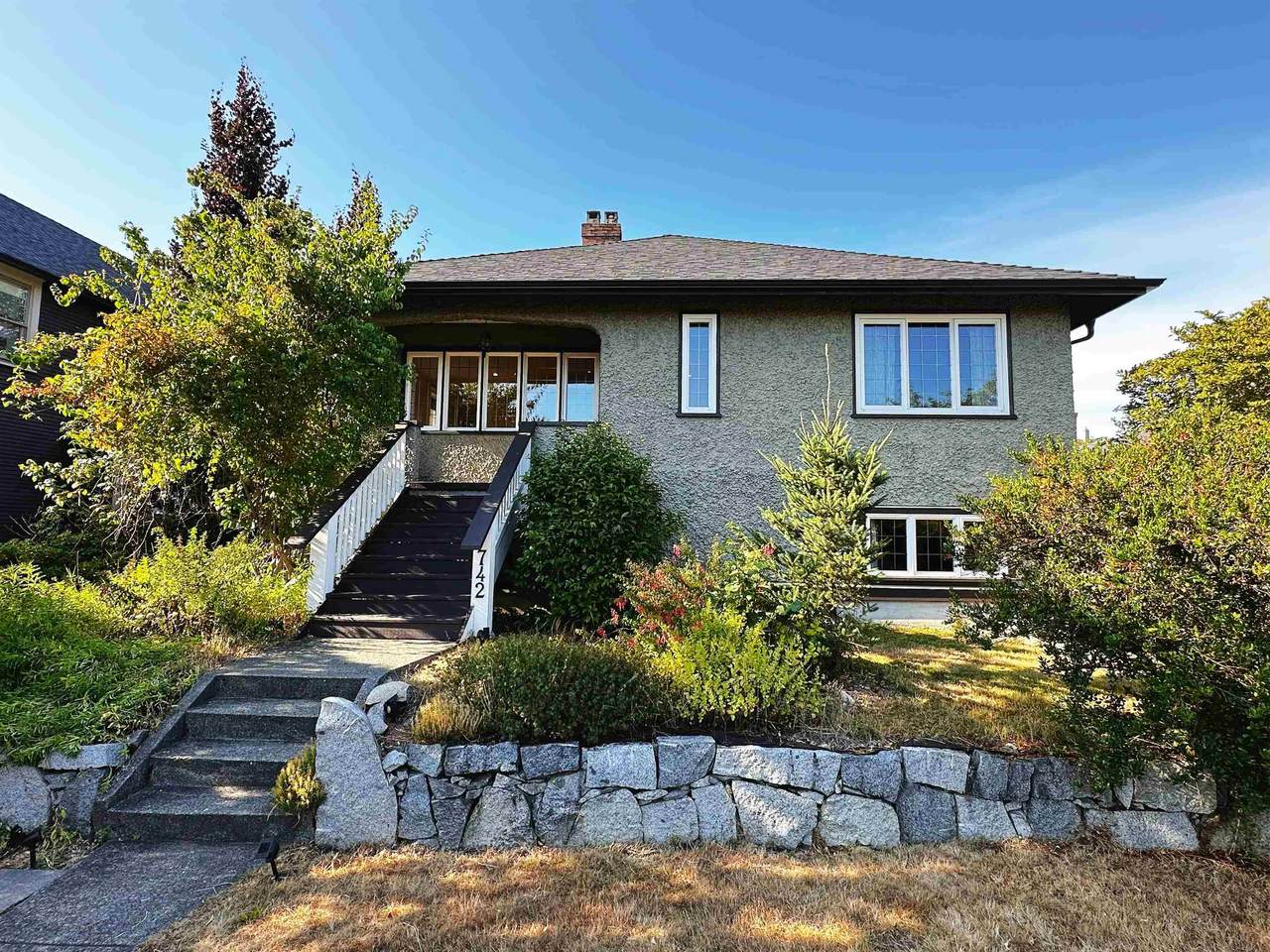 742 6th E Street - Photo 1