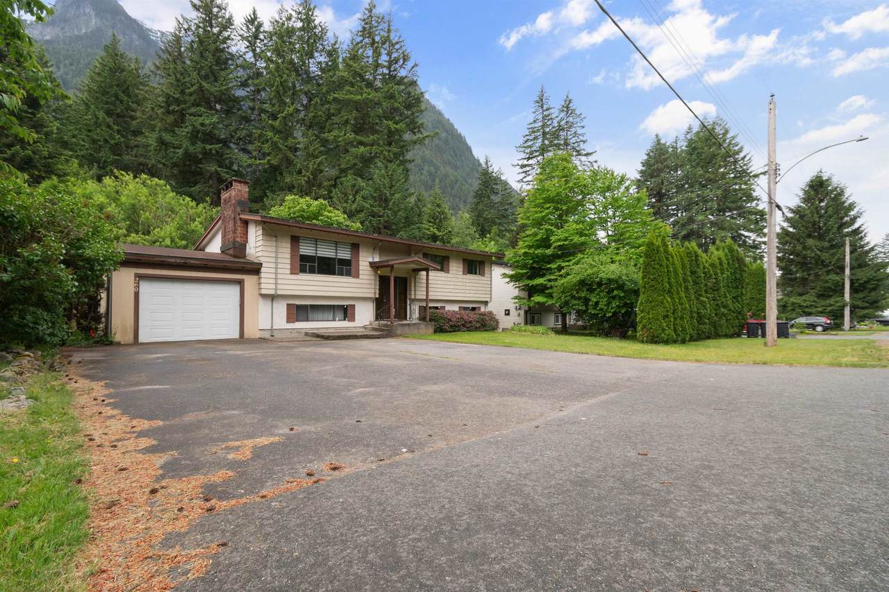 260 Robertson Crescent - Photo 1
