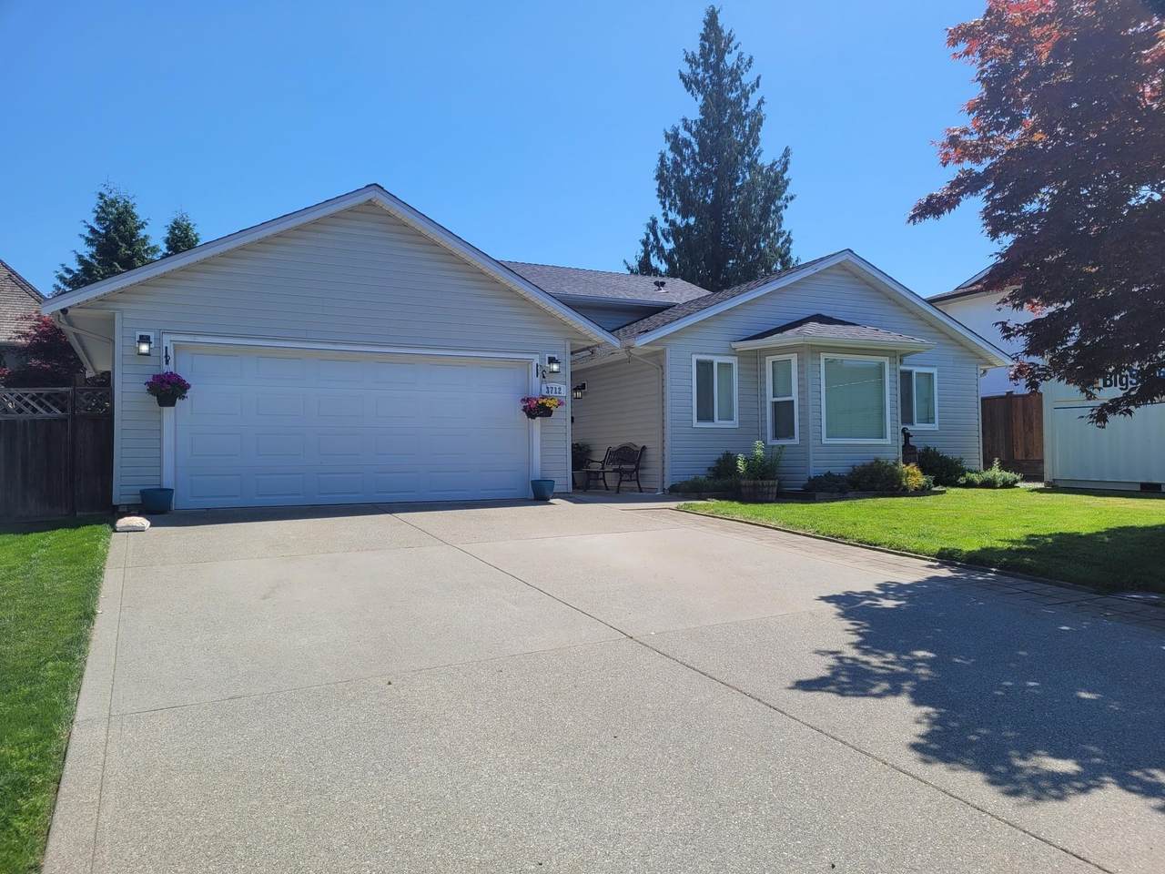 3712 Dunsmuir Way - Photo 1